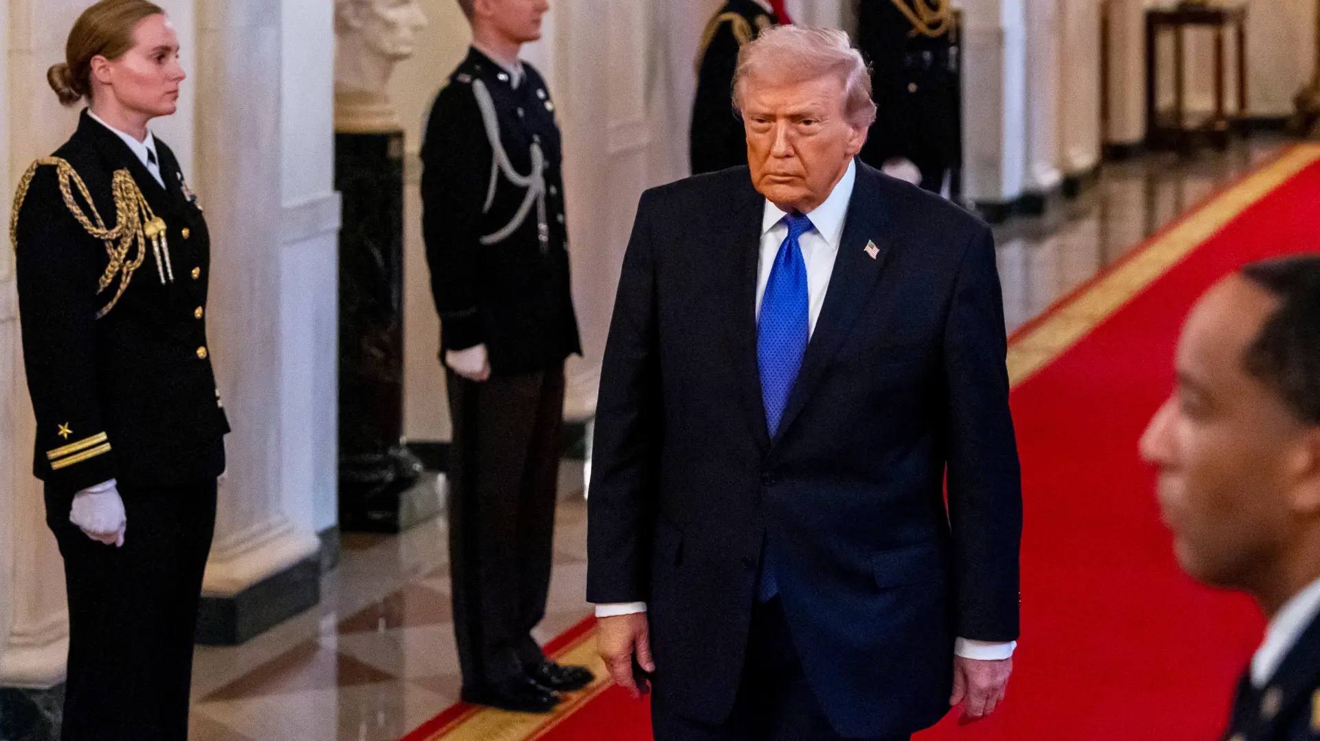 Donald Tramp-69a693b7d3ee9.webp