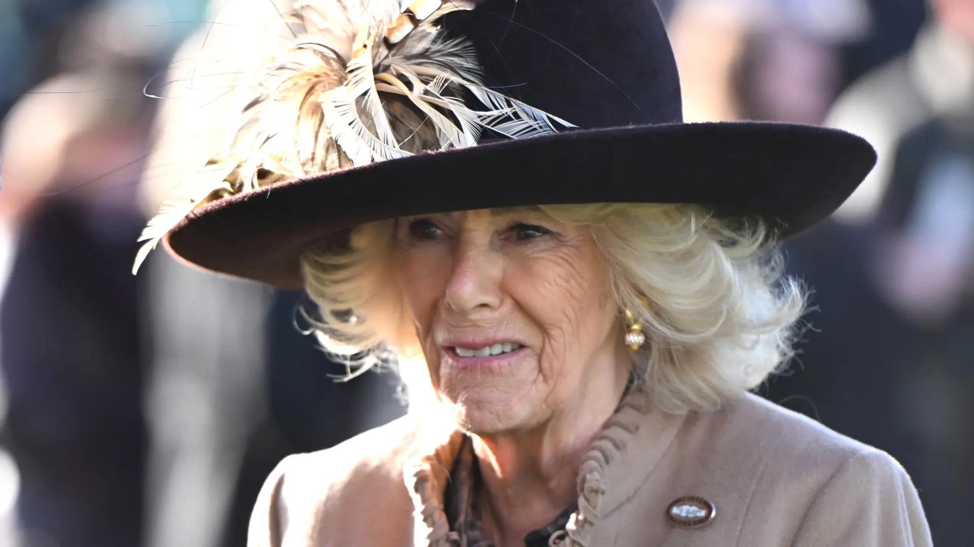 Eddie MulhollandPool Photo via AP) kraljica kamila-69ba5f5613349.webp