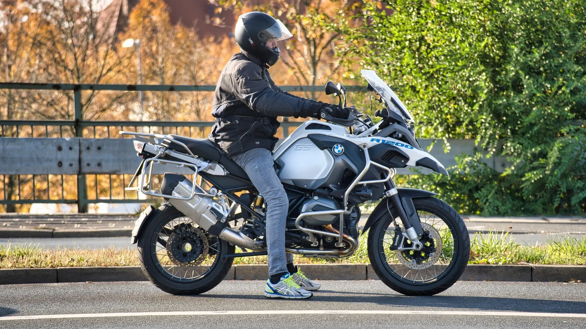 Motocikl motor-69b7bbcb722c4.webp