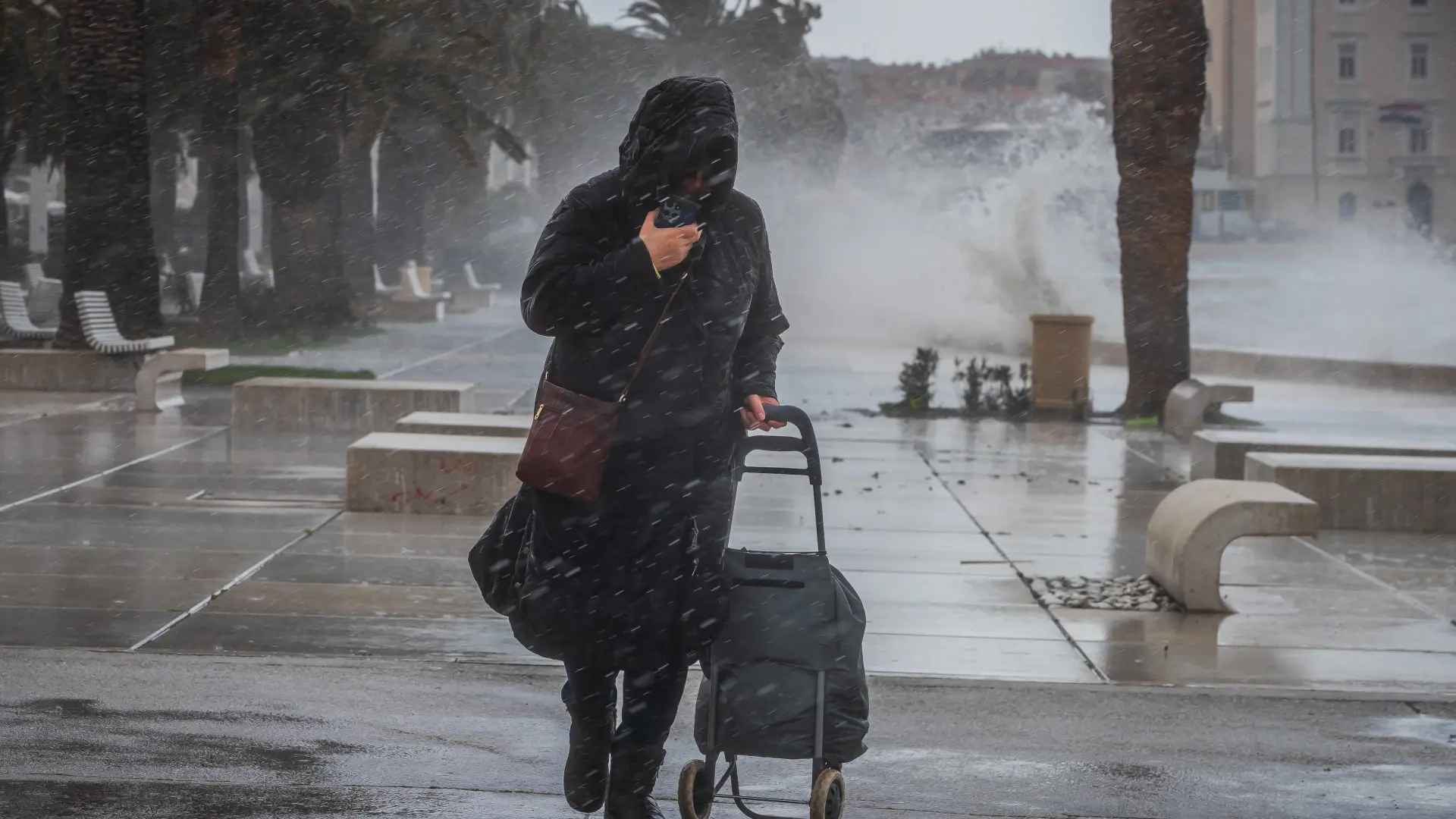 Nevreme Split Hrvatska more talasi vetar Pixsell  Zvonimir Barisin (4)-69c54991e2512.webp