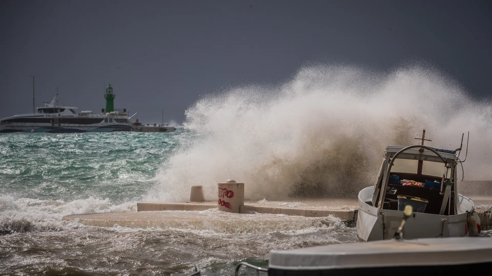 Nevreme Split Hrvatska more talasi vetar Pixsell  Zvonimir Barisin (6)-69c549e231b50.webp