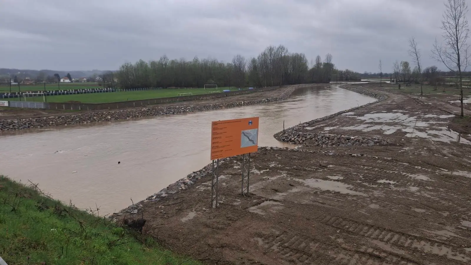 Srbija vode odbrane od poplava porasta vodostaja TANJUG Javno vodoprivredno preduzeće Srbijavode (3)-69ca5a2c82da7.webp