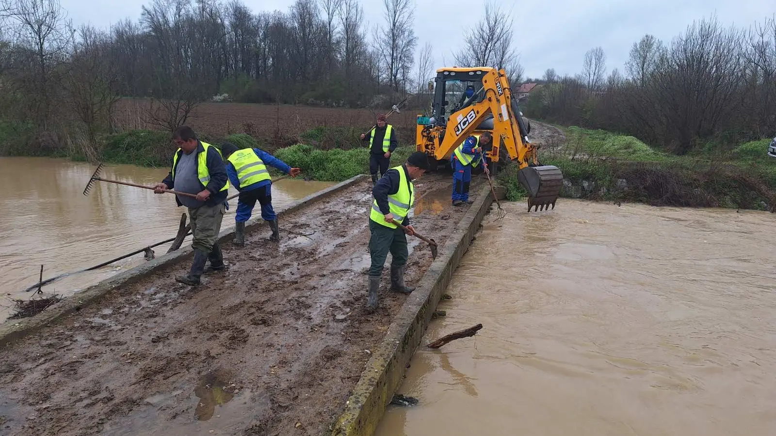Srbija vode odbrane od poplava porasta vodostaja TANJUG Javno vodoprivredno preduzeće Srbijavode (5)-69ca5a43ba9d7.webp