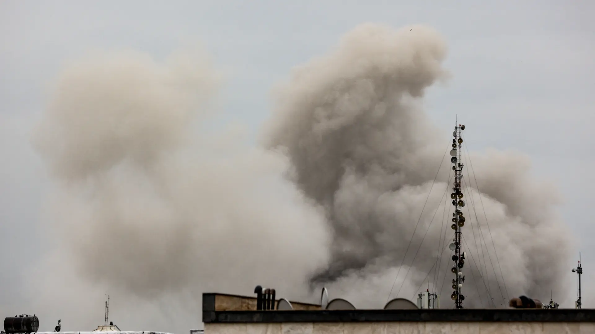 Teheran Iran napd Izraela dim eksplozija-69b7d94e98d18.webp