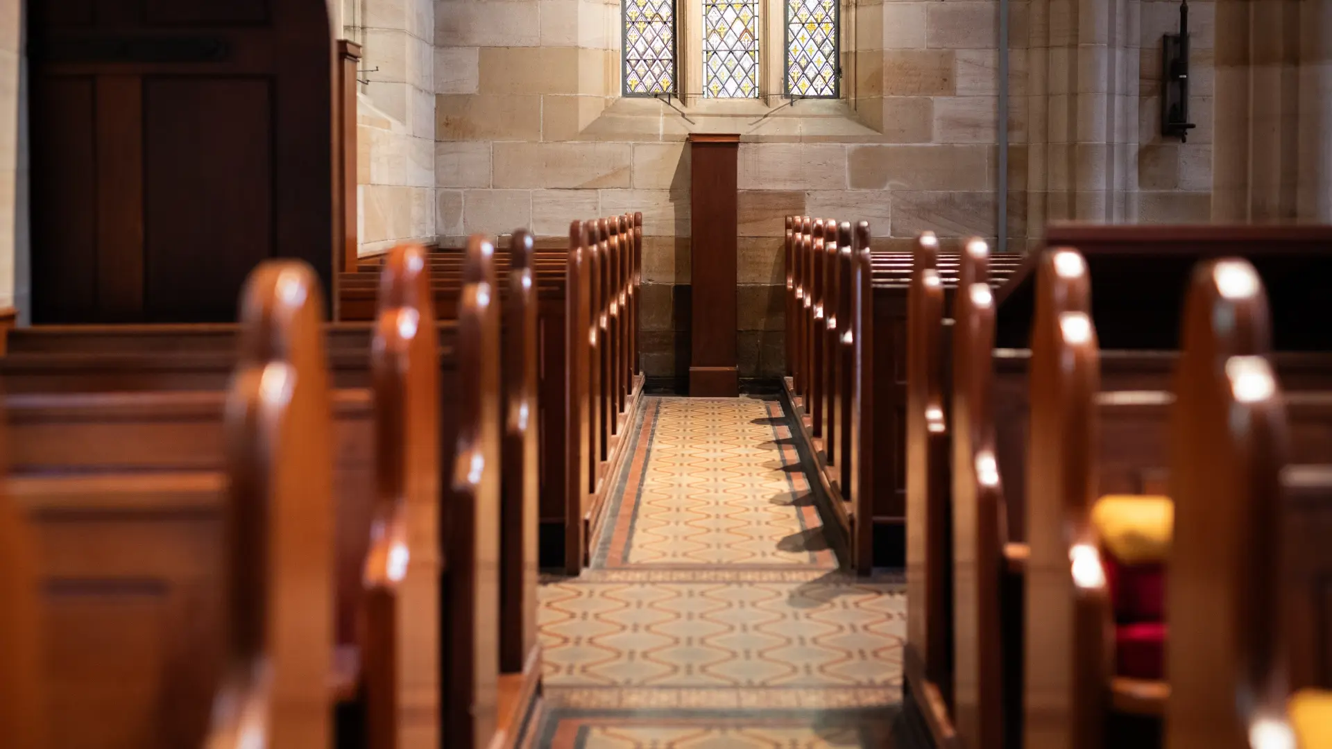 crkva shutterstock-69c65f2e73563.webp