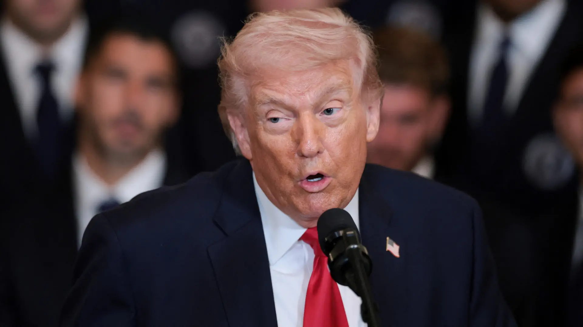 donald tramp reuters (2)-69aaec0e1348b.webp