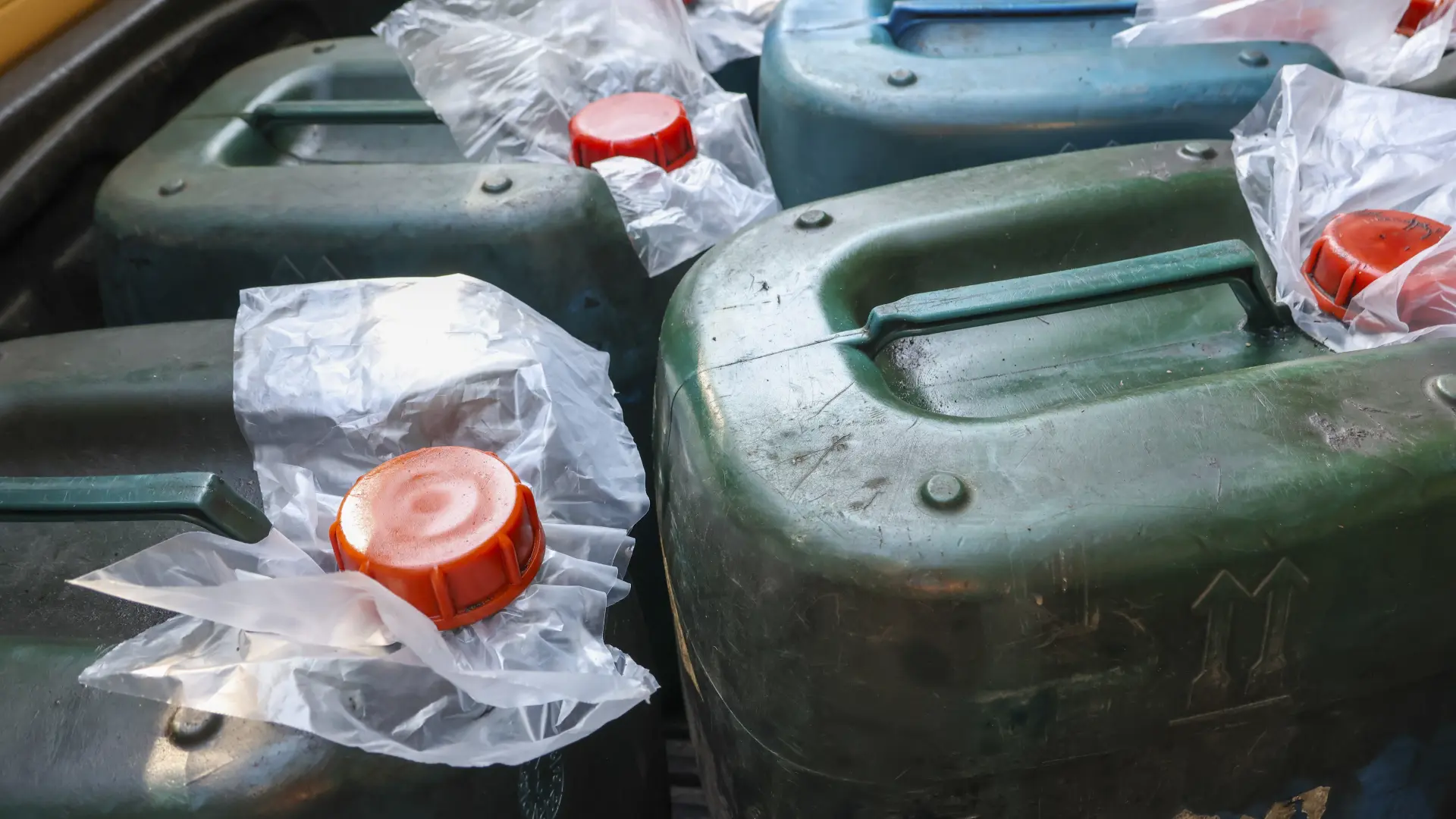 kanistri gorivo Shtterstock-69bd1913eb38e.webp