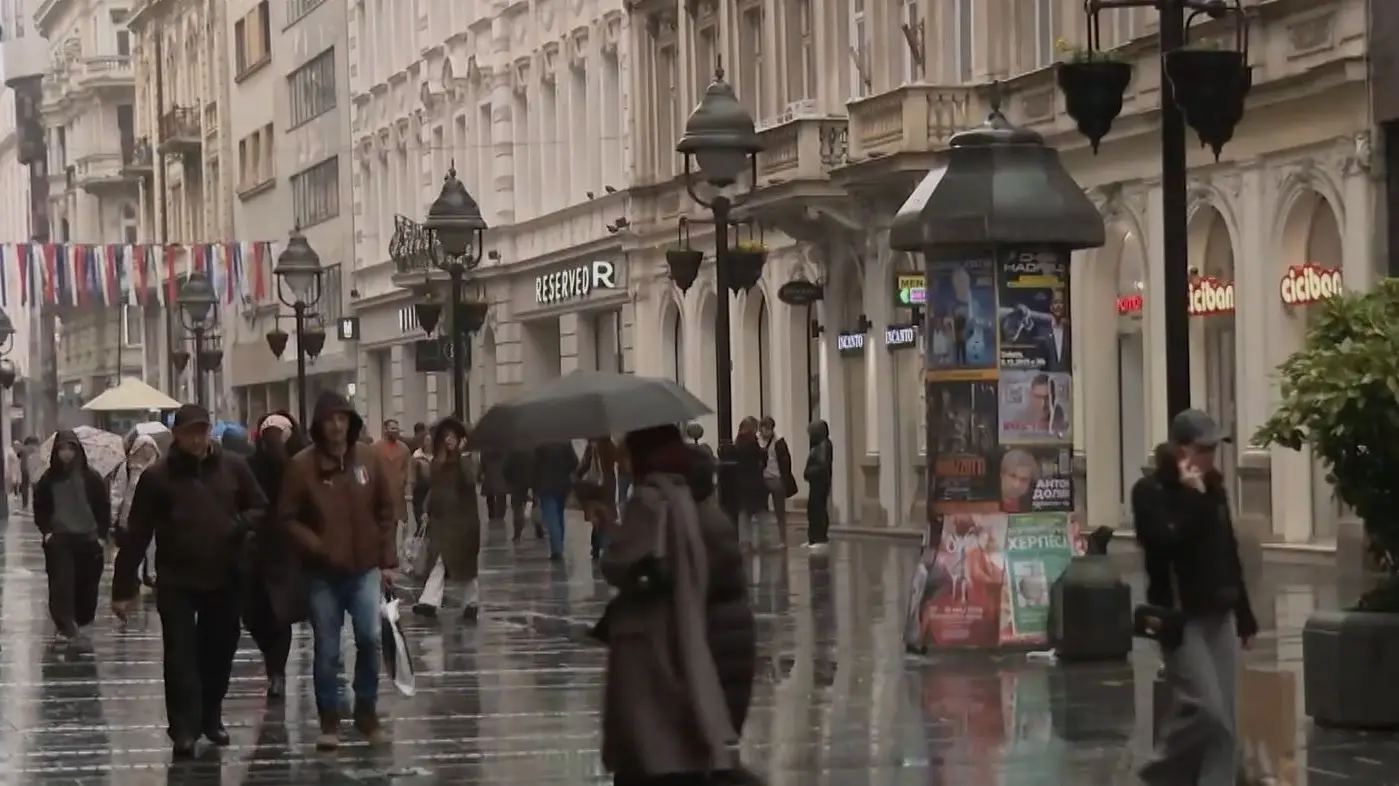 kiša, oblačno, beograd, zima, ljudi, knez mihajlova-69a5e01b4b417.webp