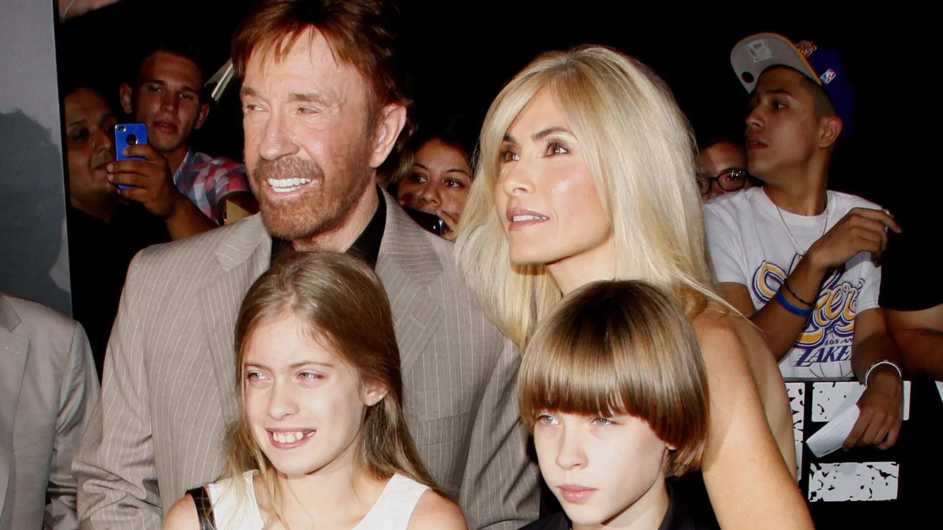 profimedia-1010795366 čak noris porodica žena deca-69be7271efe6d.webp