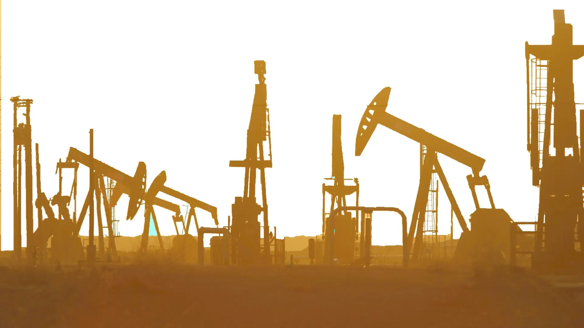 rafinerija iskopavanje nafte nafta gorivo pixabay-69ba856d5e19e.webp