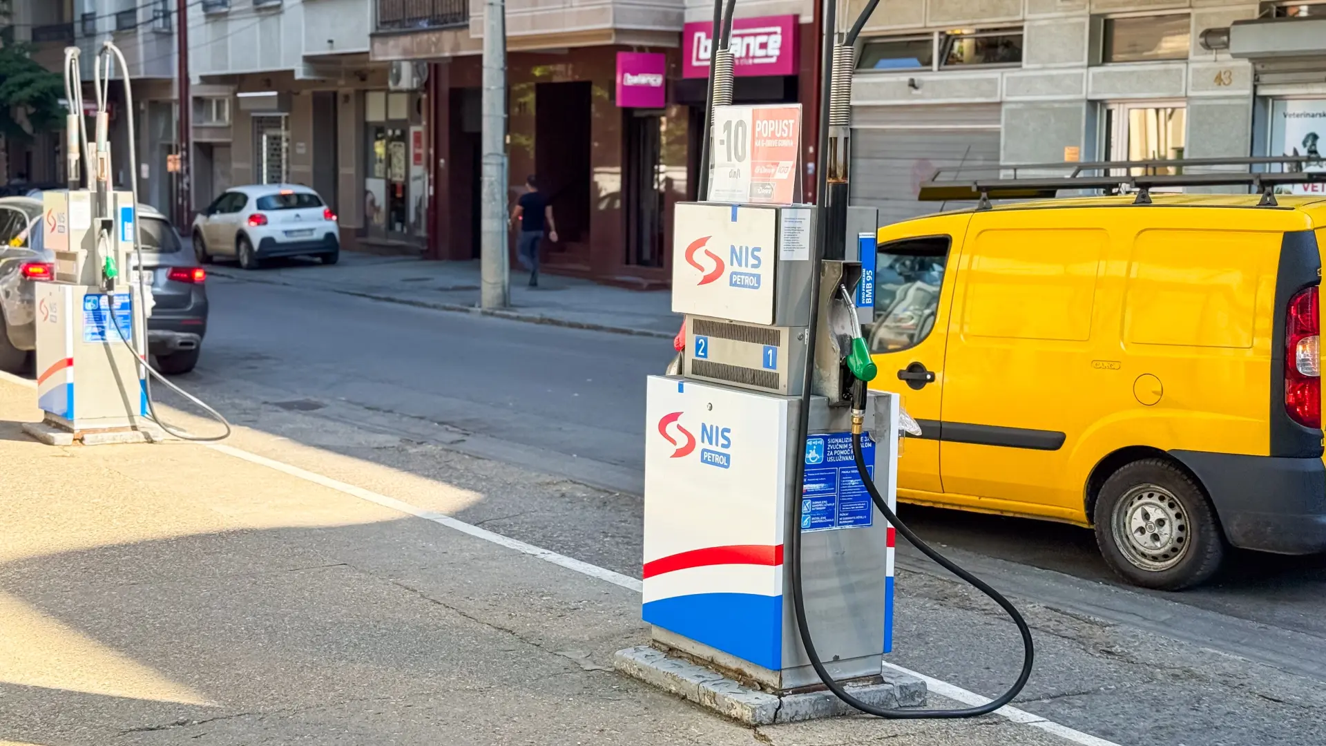 shutterstock, benzinska pumpa NIS, Naftna industrija Srbije, benzin, gorivo, dizel-69bd2496e9202.webp