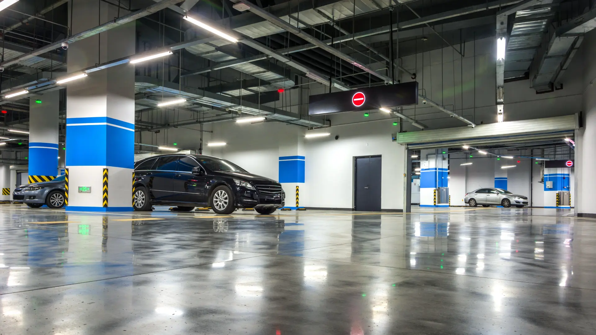 shutterstock, garaža, garažno mesto, automobili (2)-69bd26358d448.webp