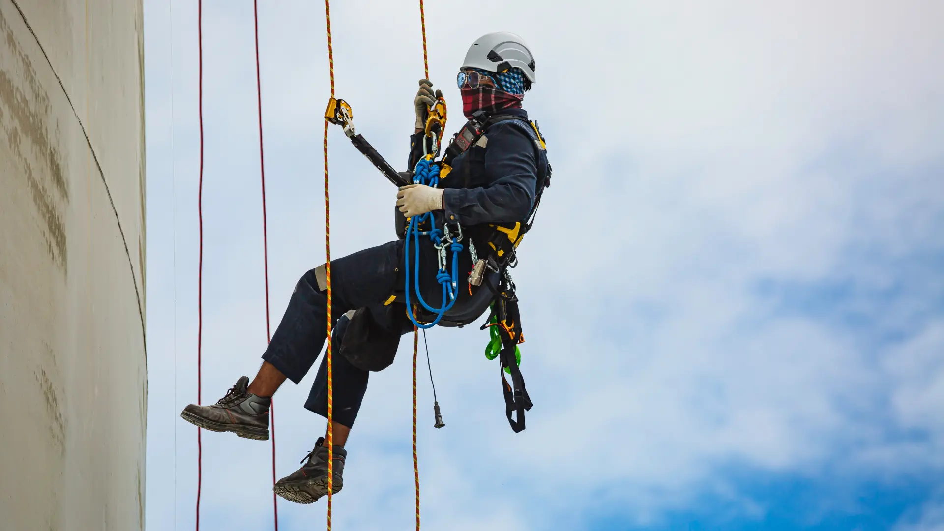 shutterstock, rad na visini, beneficirani radni staž-69bc07cae1aa1.webp