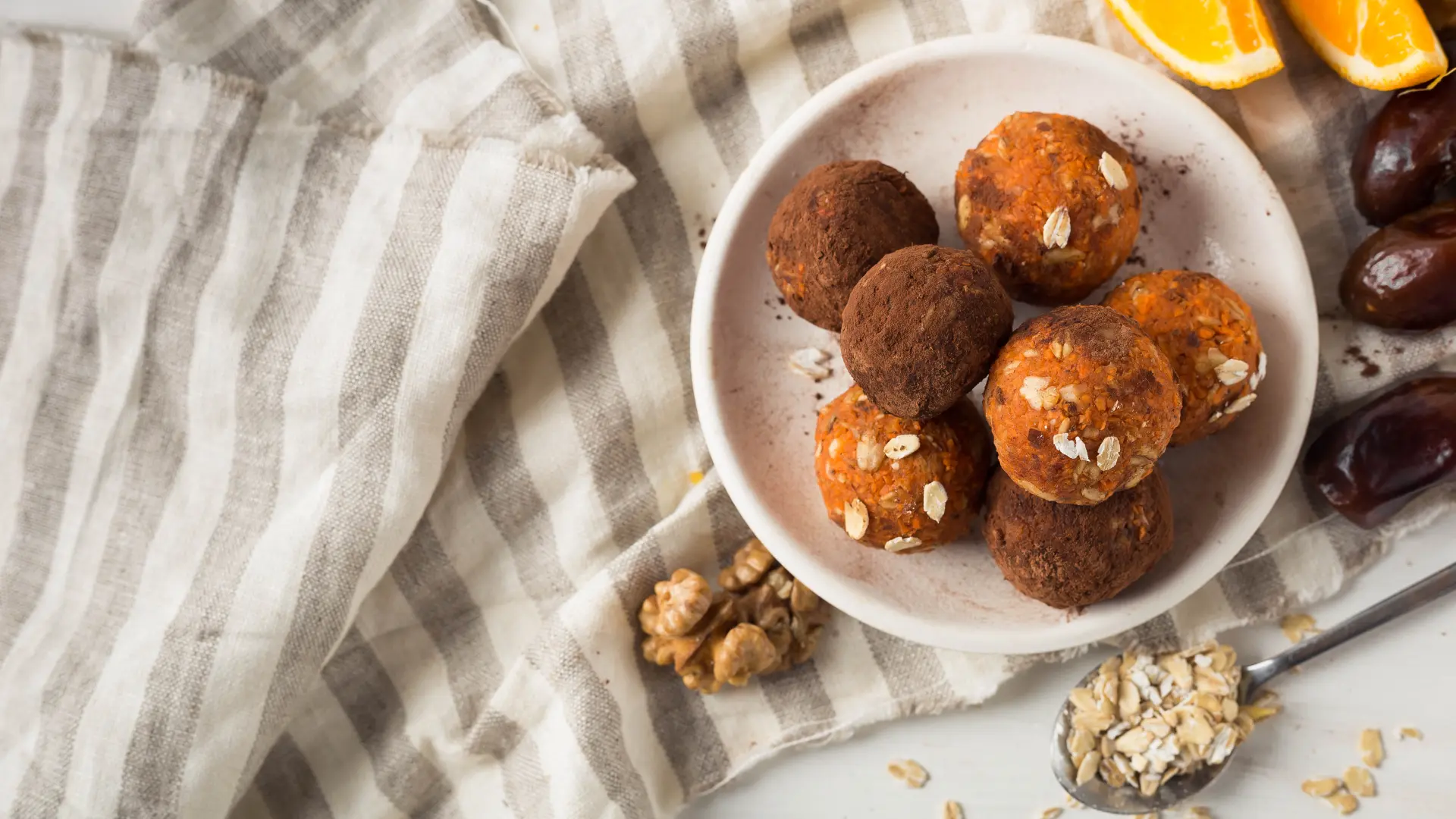 shutterstock_1566170023 posne kuglice kolači od urmi posni kolači-69bbca0229c7f.webp