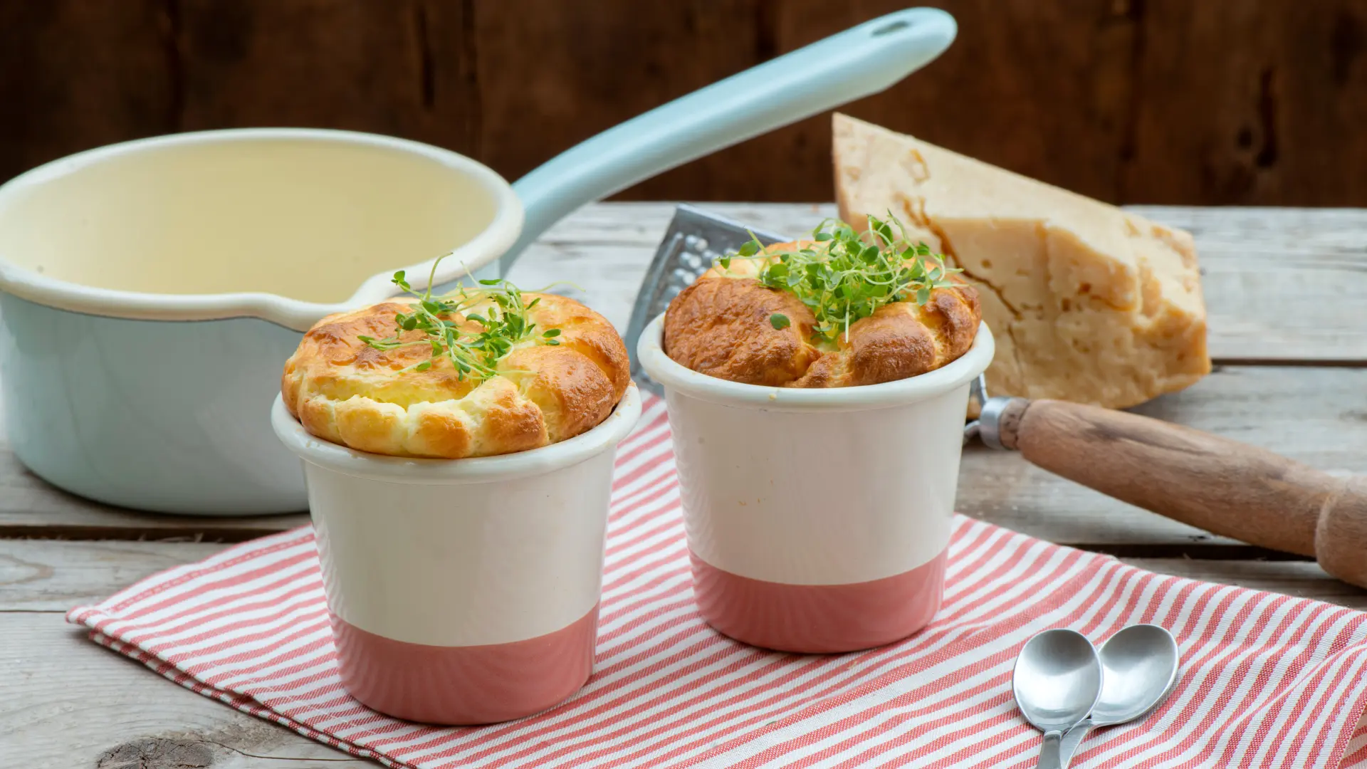 shutterstock_1567110730 Sufle sa sirom-69c7992f95298.webp