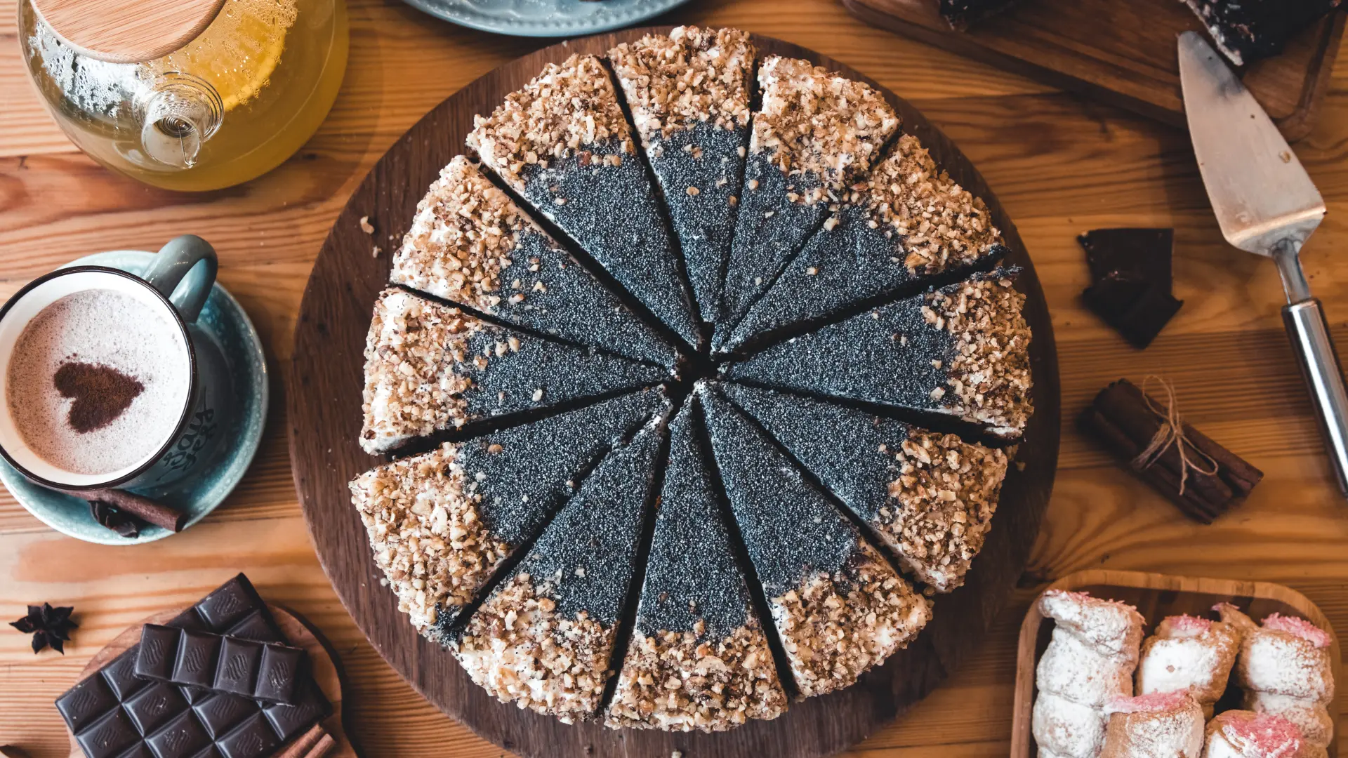 shutterstock_1906246126 plazma mak torta-69aabecd14d3d.webp