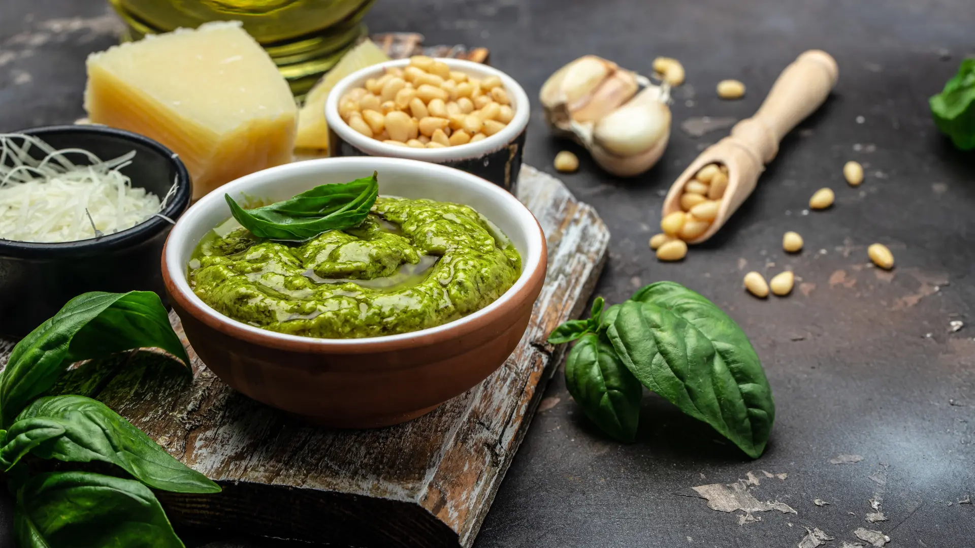 shutterstock_2291091731 pesto sos-69c8fee70af70.webp