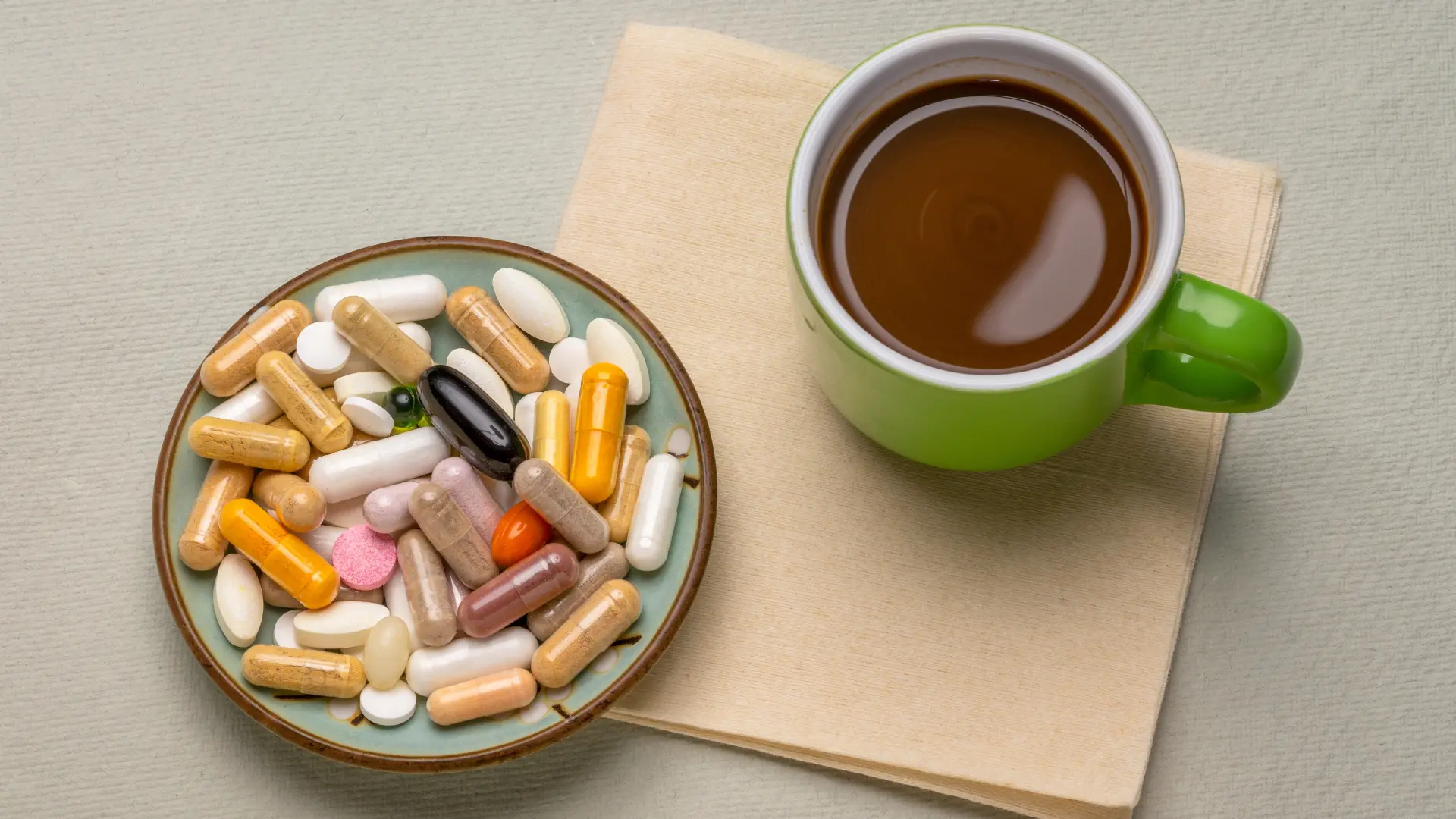 shutterstock_2417058317 kafa vitamini suplementi-69a93b6a0861b.webp