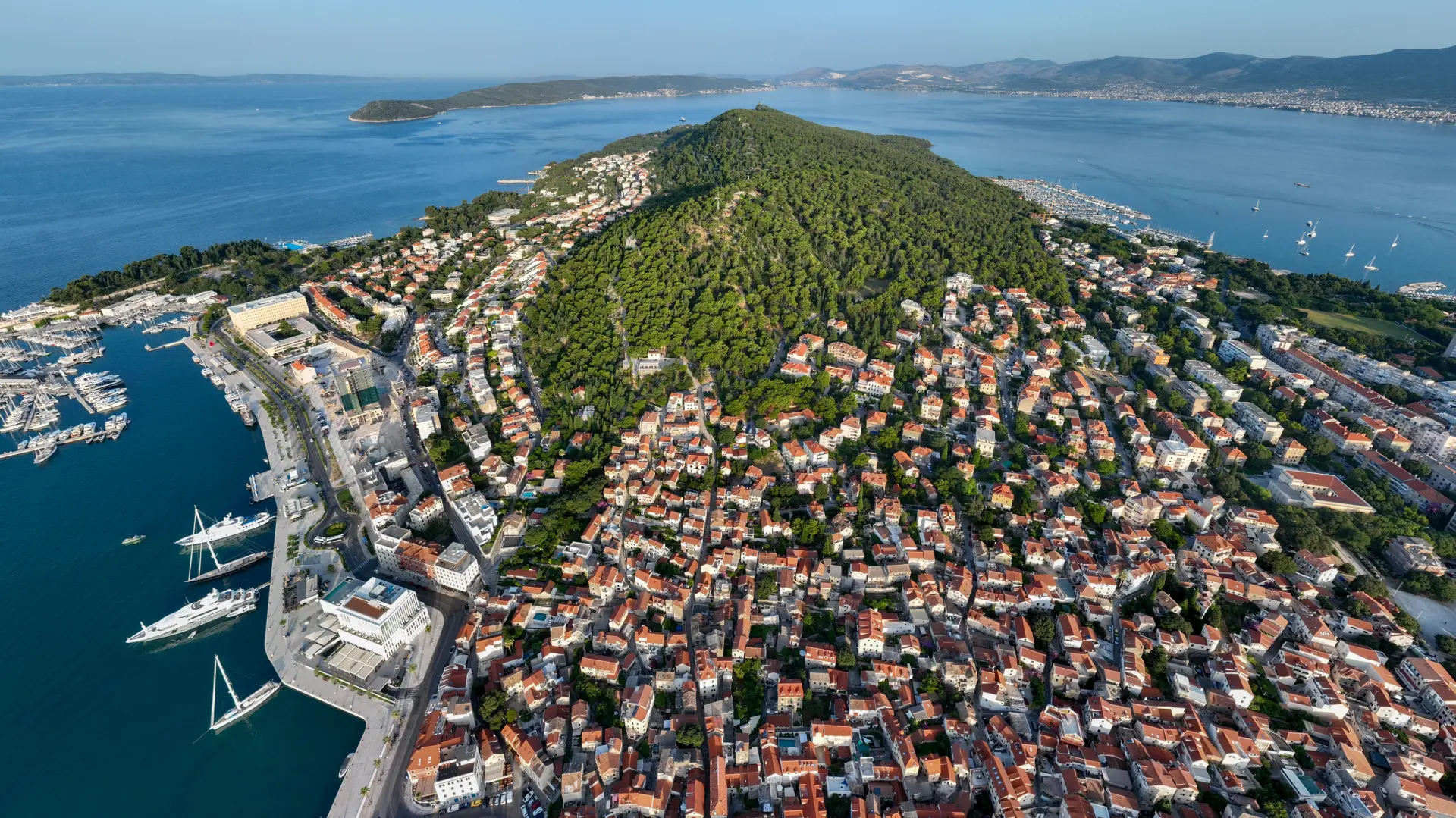 shutterstock_2452376985 split hrvatska more primorje-69a7d992cb56e.webp