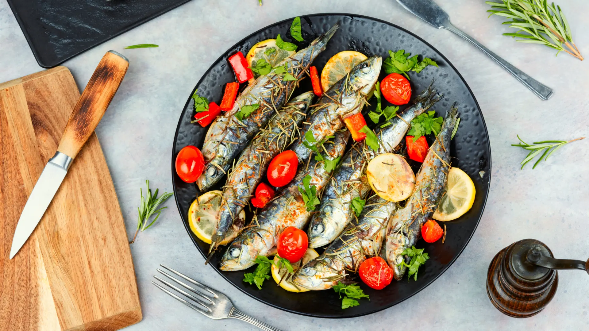 shutterstock_2523101469 riba sardina skuša fish sardine hrana omega 3 masne kiseline-69b7d57bed4d2.webp