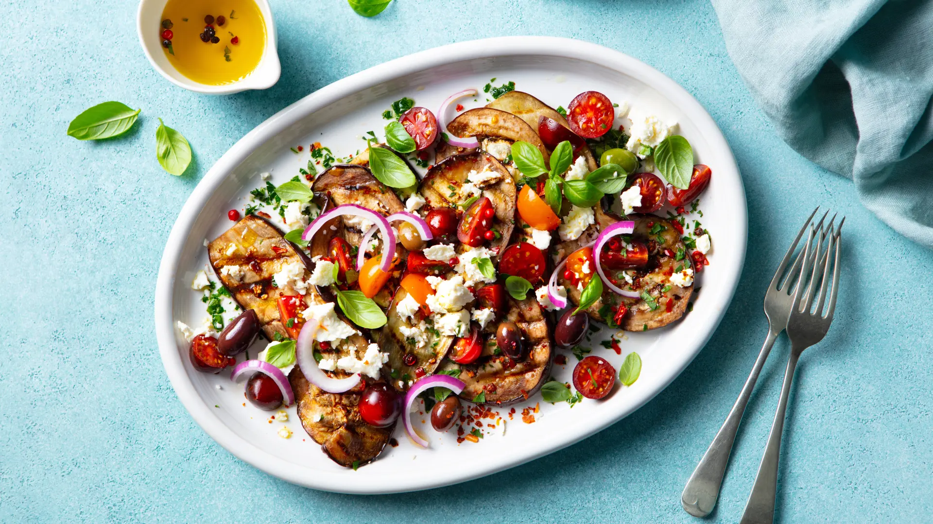 shutterstock_2628873649 patlidžan salata-69be9e4c62989.webp