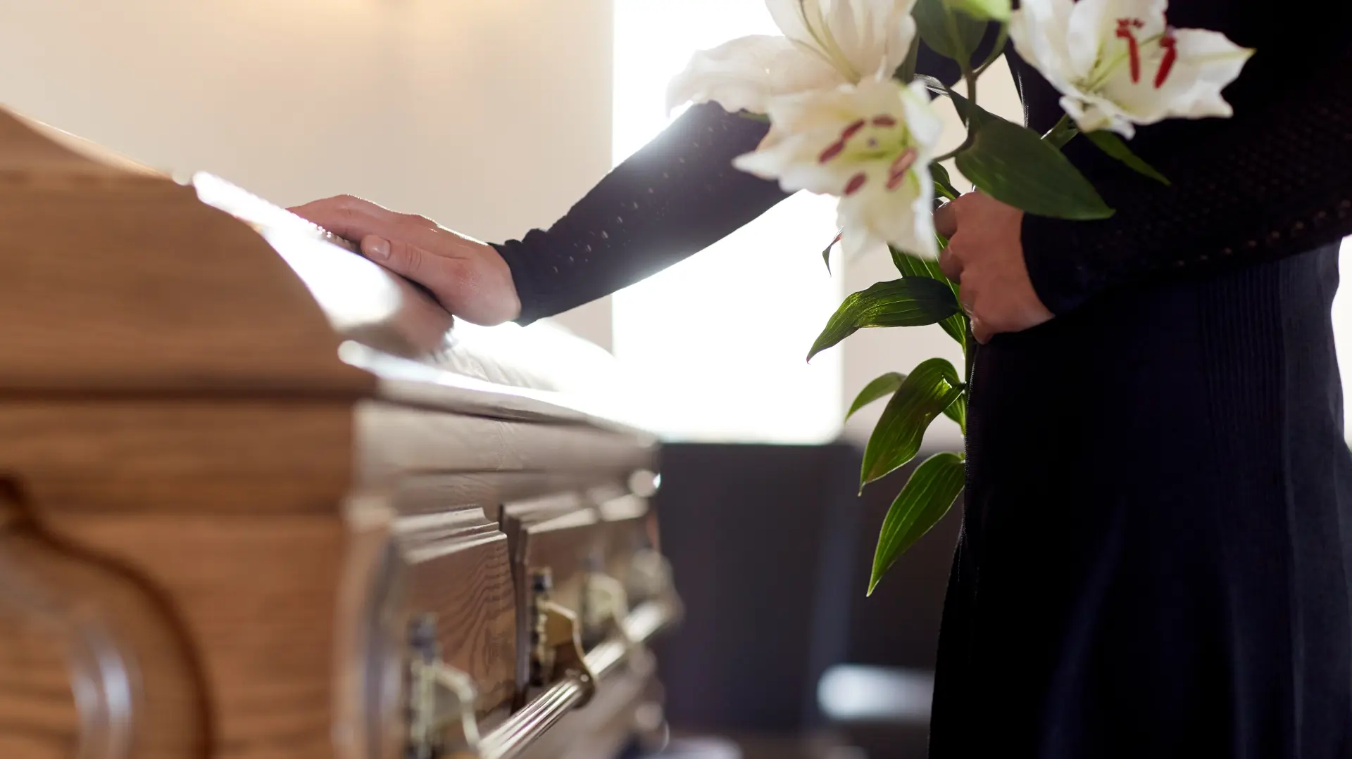 shutterstock_664197991 smrt sahrana sanduk kovčeg-69bbf5419a32a.webp