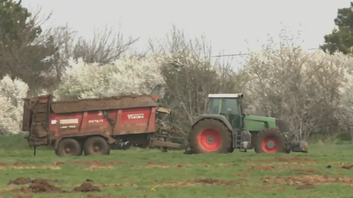 traktor poljoprivreda njiva oranje una-69b9a863a98cf.webp