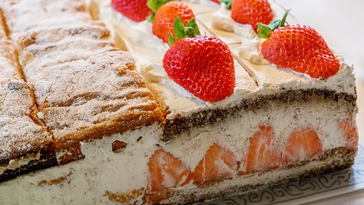 voćni kolač, voćna torta, pixabay-69c014722c3dc.webp