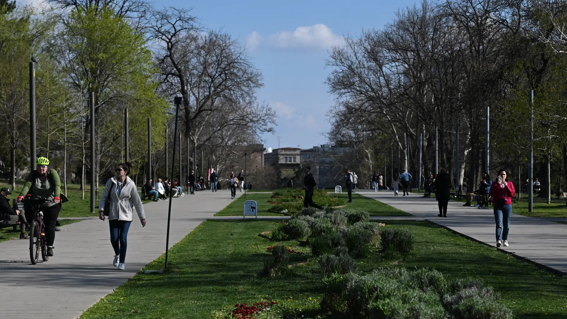 vreme vremenska prognoza beograd park ljudi šetnja proleće TANJUG ANA PAUNKOVIĆ-69c3d1a50709a.webp