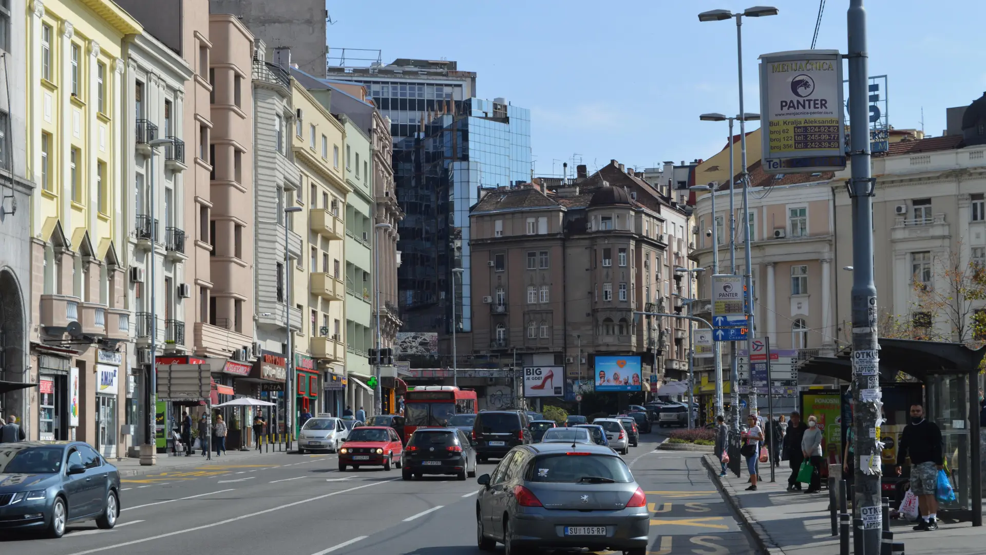 Beograd Beogradska ulica saobraćaj automobil zgrada zgrade stanovi Pixabay-69e22331ec83d.webp