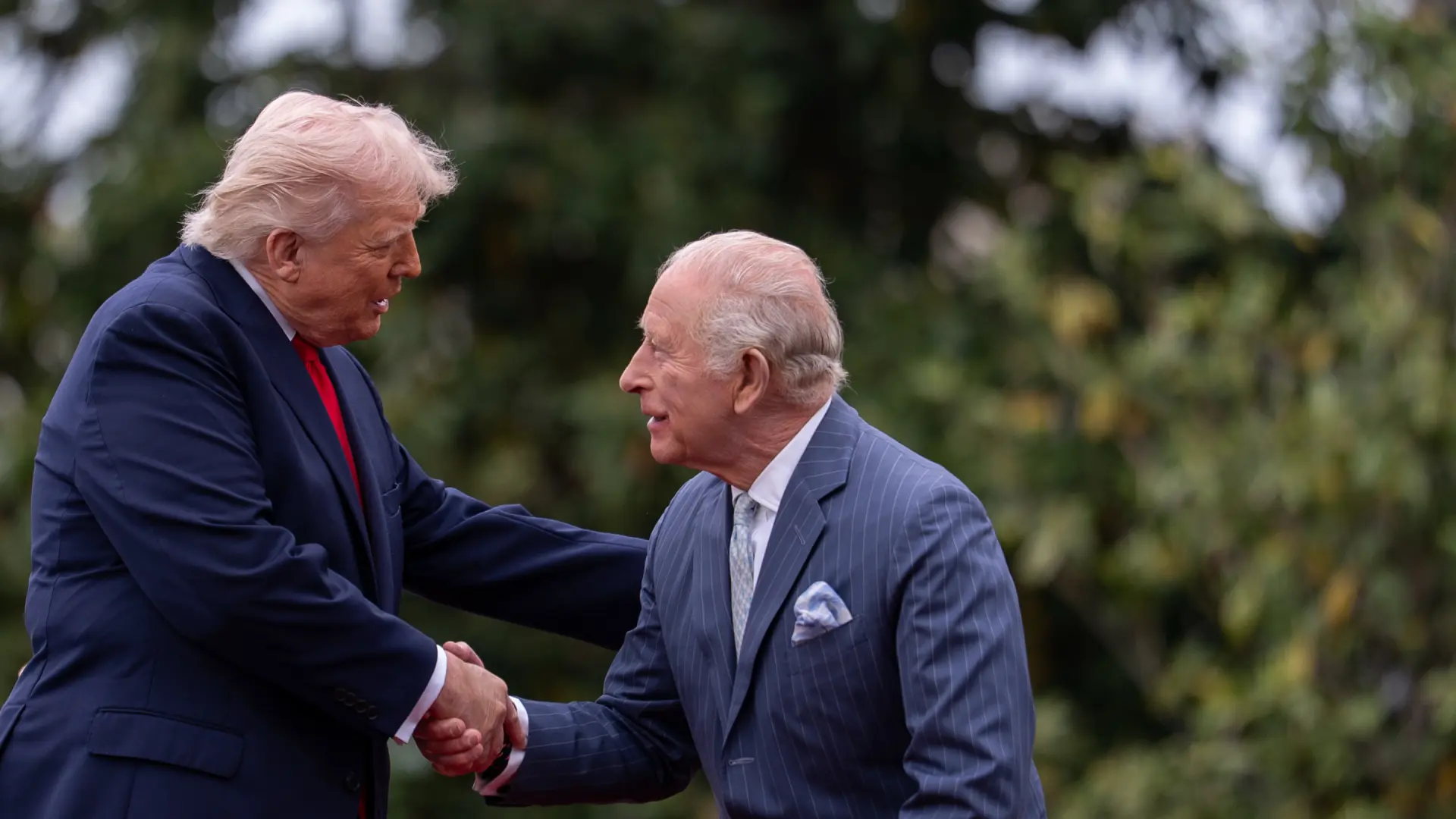 Donald Tramp i kralj Čarls Tanjug AP PhotoJulia Demaree Nikhinson-69f111d0bfa34.webp