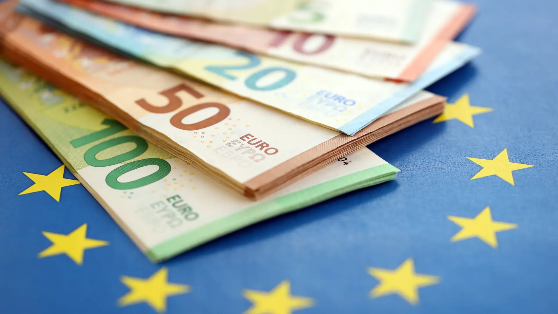 Evropska unija EU novac evri Shutterstock-69ebbc80725a4.webp
