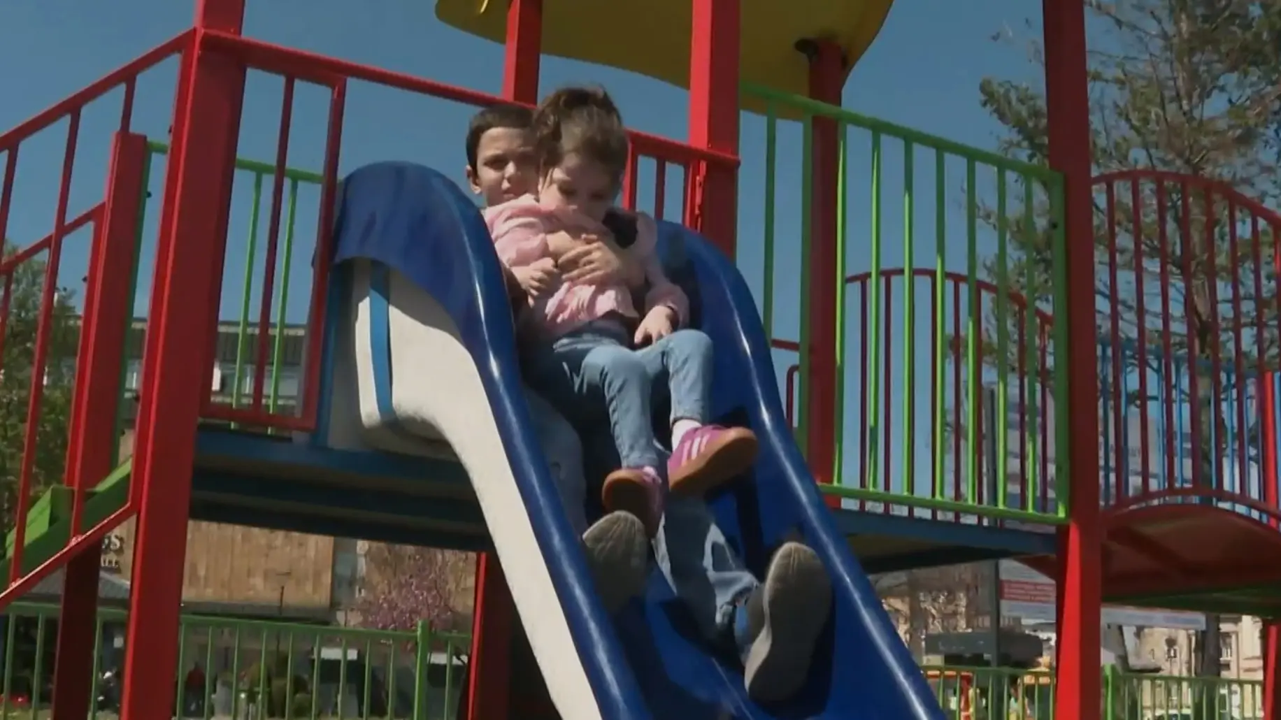 Janja Stojanović retko oboljenje humanitarna pomoć dečak brat UNA TV-69d53bb8d031d.webp