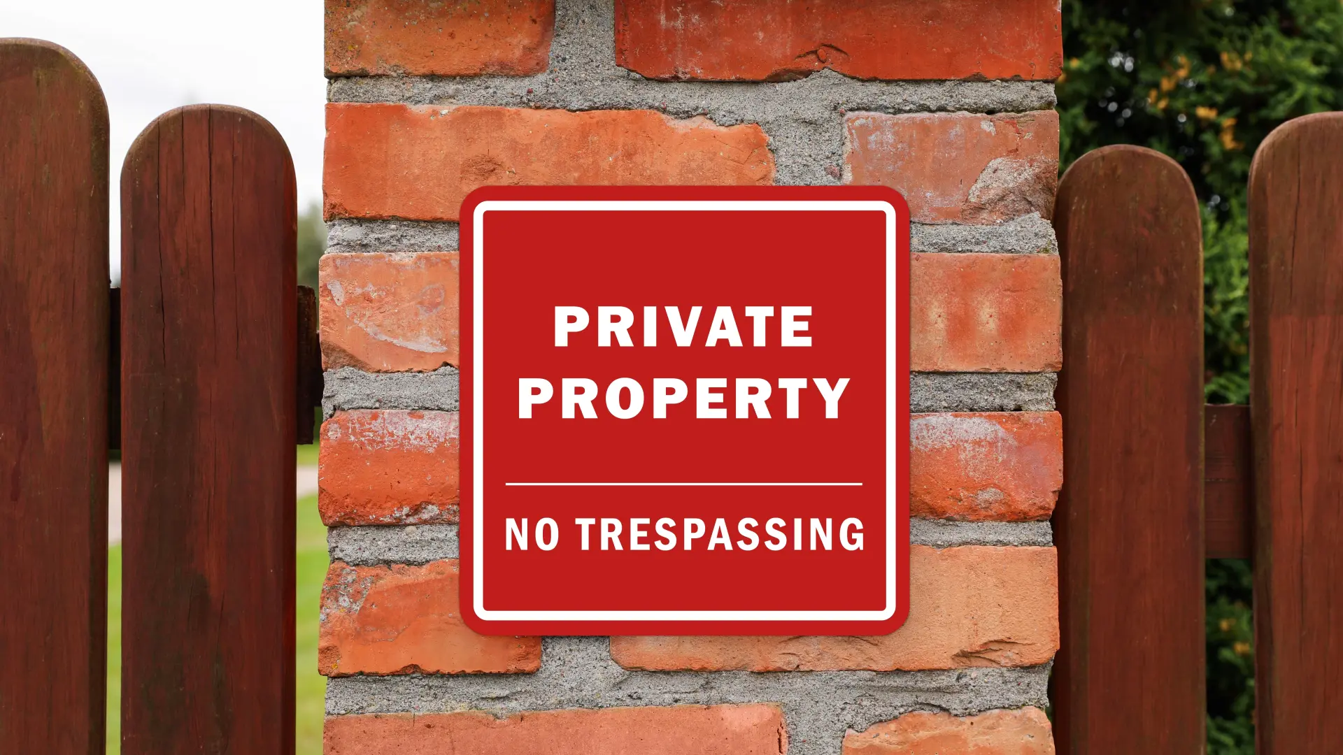 Privatni posed private property znak shutterstock-69de3075aa471.webp
