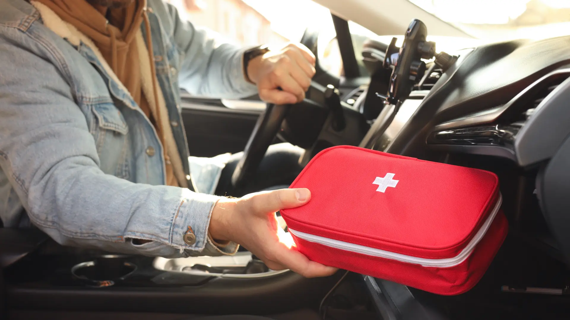 Prva pomoć auto Shutterstock-69dcd1330f54a.webp