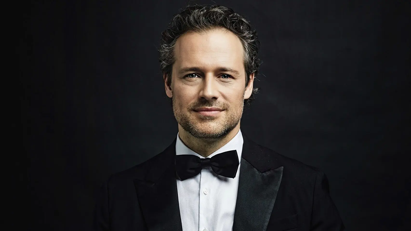 SASCHA GOETZEL  - Foto by Christine Bush-69cd1c25b2f0a.webp