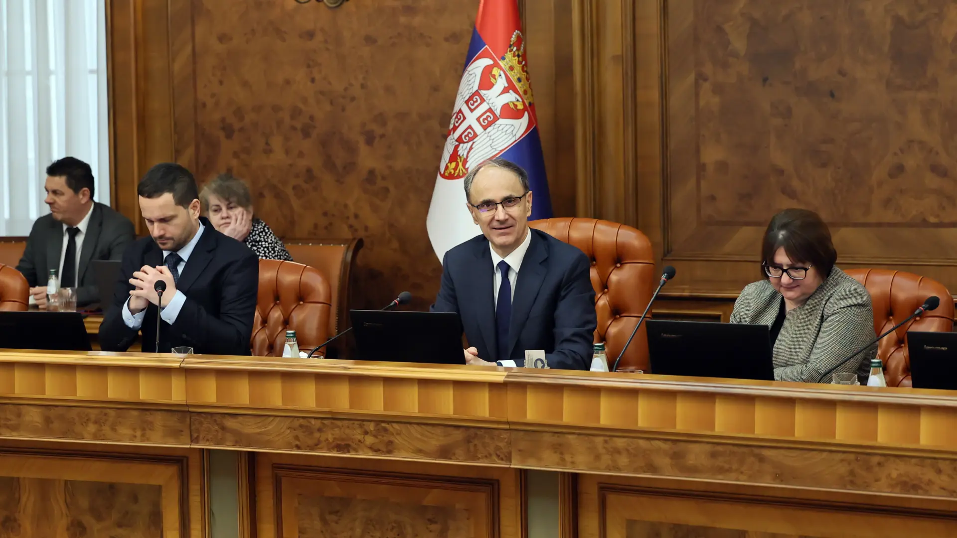 Sednica Vlada TANJUG VLADA REPUBLIKE SRBIJE SLOBODAN MILJEVIĆ (2)-69de31c195a98.webp