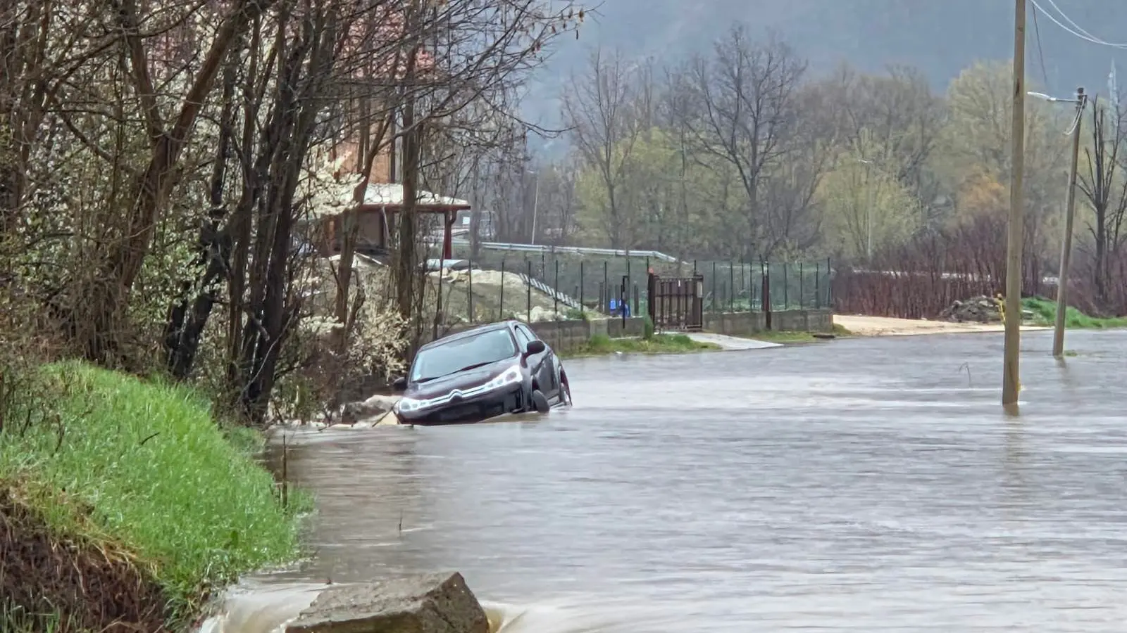 Srbija poplave Zlatiborski i Moravički okrug Lučani vatrogasci spasioci TANJUG OMK MUP REPUBLIKE SRBIJE (2)-69cfe118589af.webp