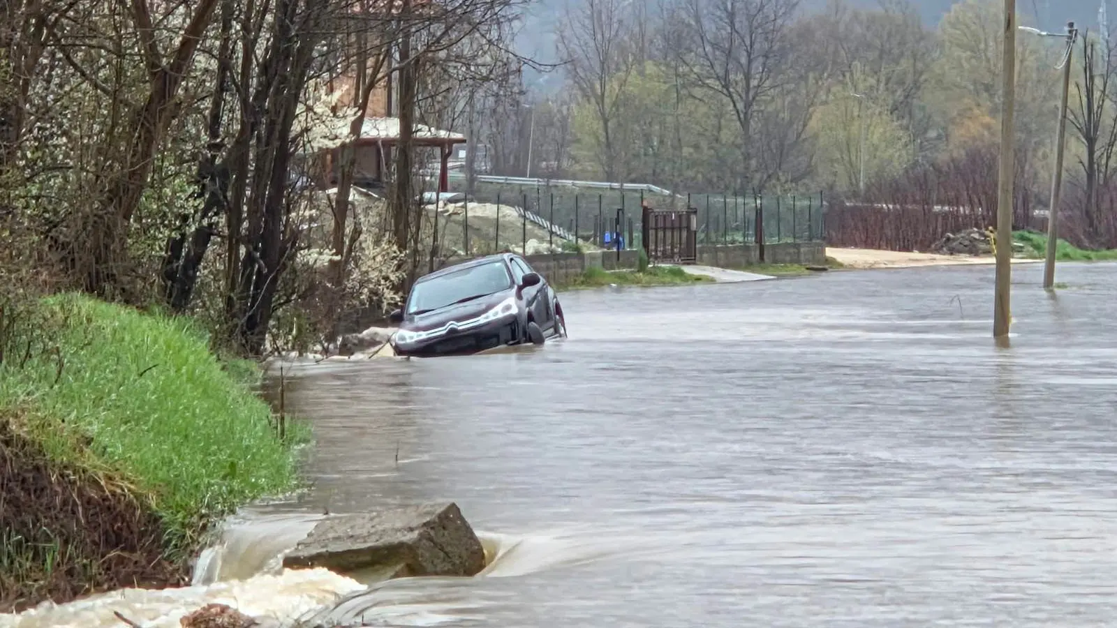 Tan2026-04-0317455791_9 lucani poplave OMK MUP REPUBLIKE SRBIJE-69d0f9461c341.webp