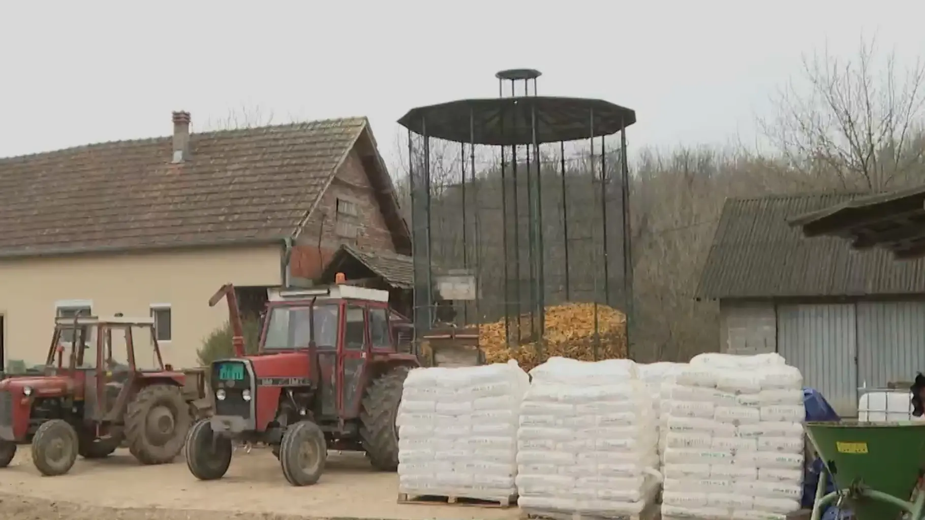 Traktor poljoprivreda njiva UNA TV (2)-69d14a183dc8f.webp