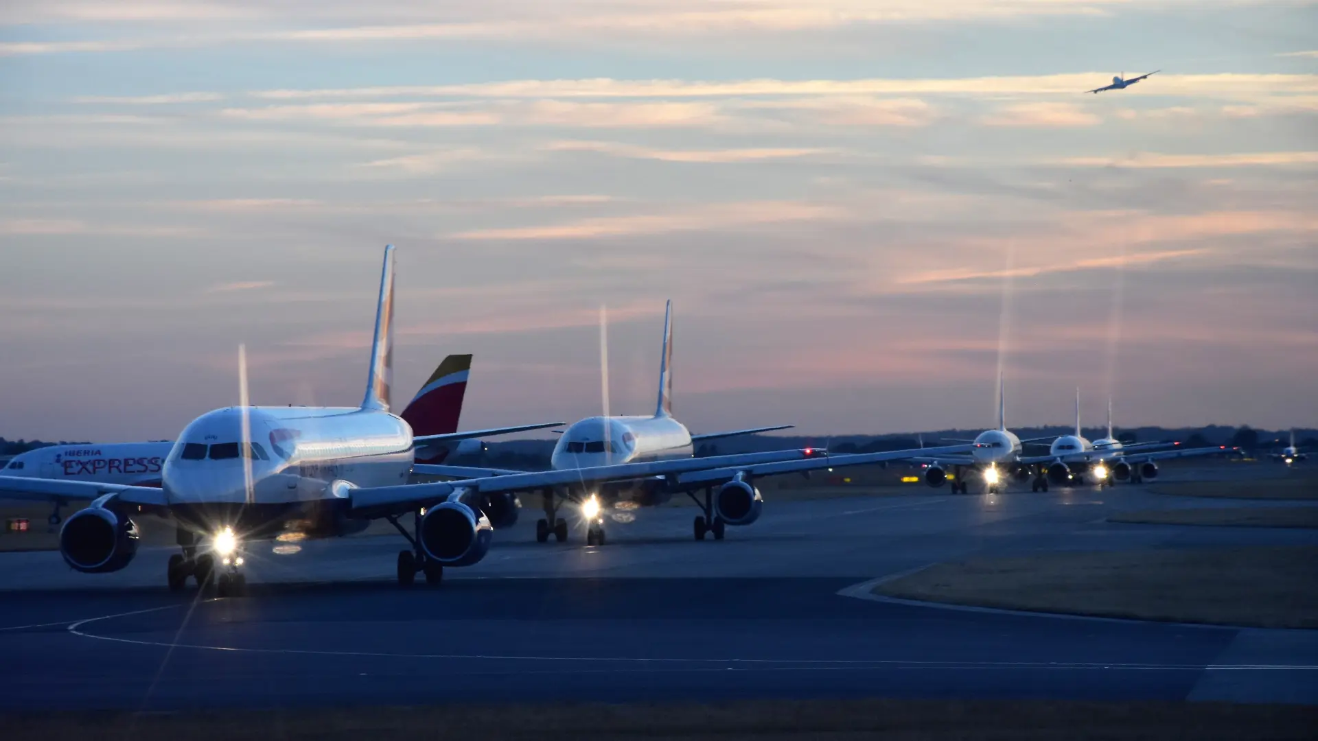 aerodrom avioni pista noć Pixabay Ilustracija-69e206e27606e.webp