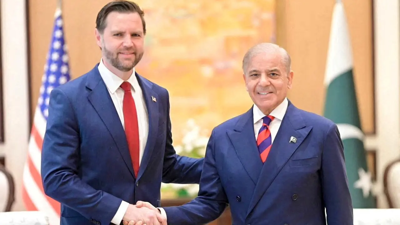 džej di vens i šehbaz šarif Pakistan's Prime Minister OfficeHandout via REUTERS-69da557a79ed7.webp