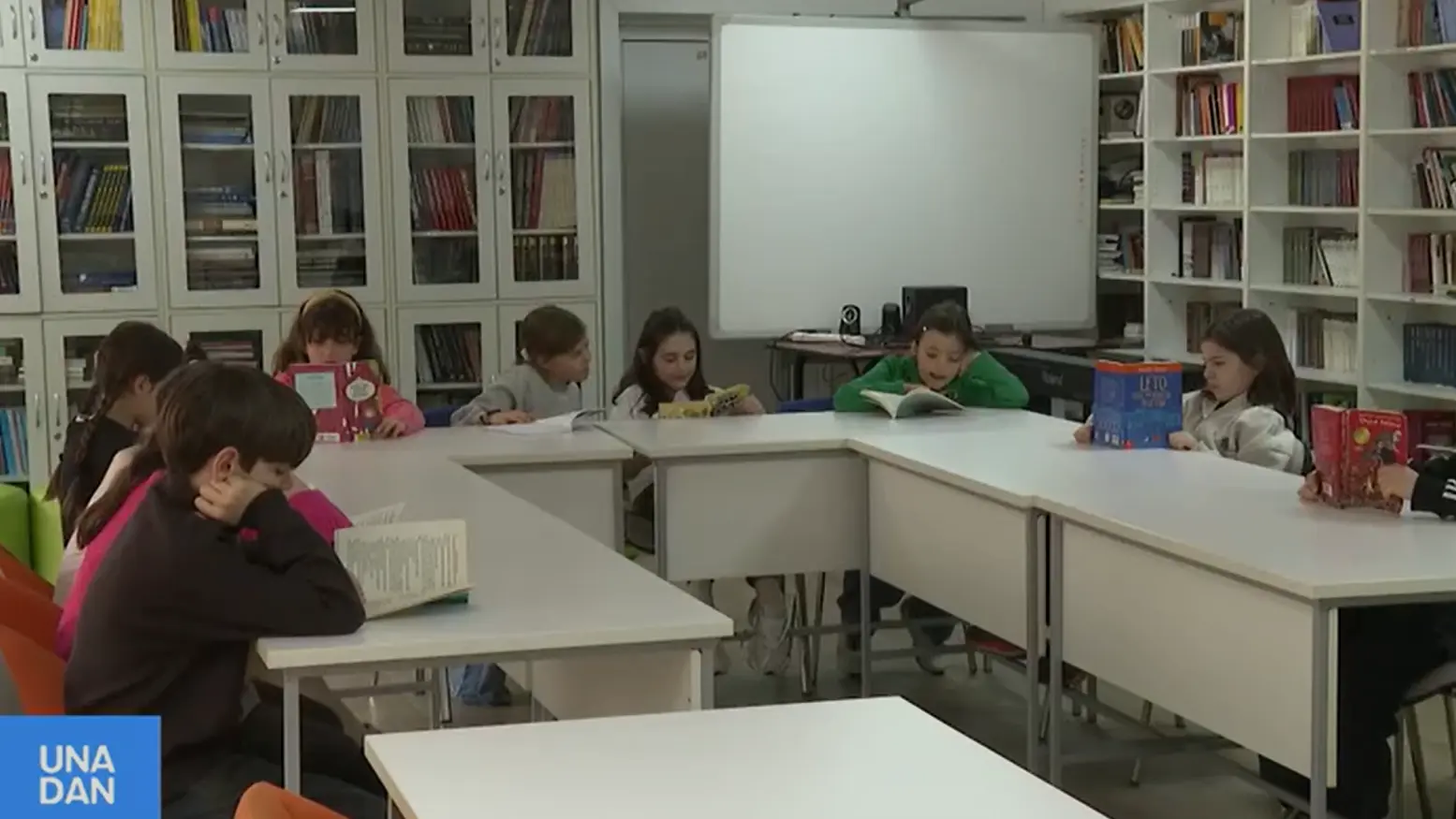 dan knjige deca-69ea53e50b71e.webp