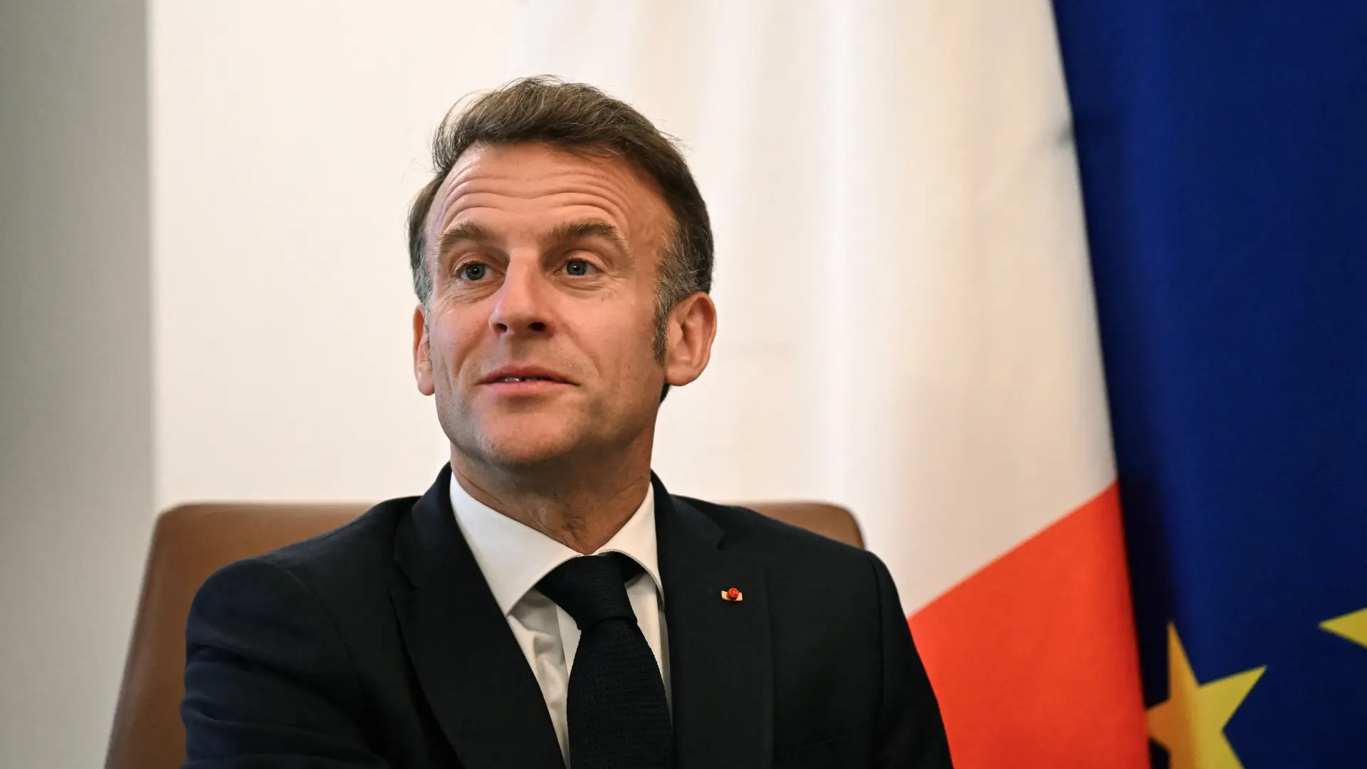 emanuel makron Jewel SamadPool via REUTERS-69ea39b02ce38.webp