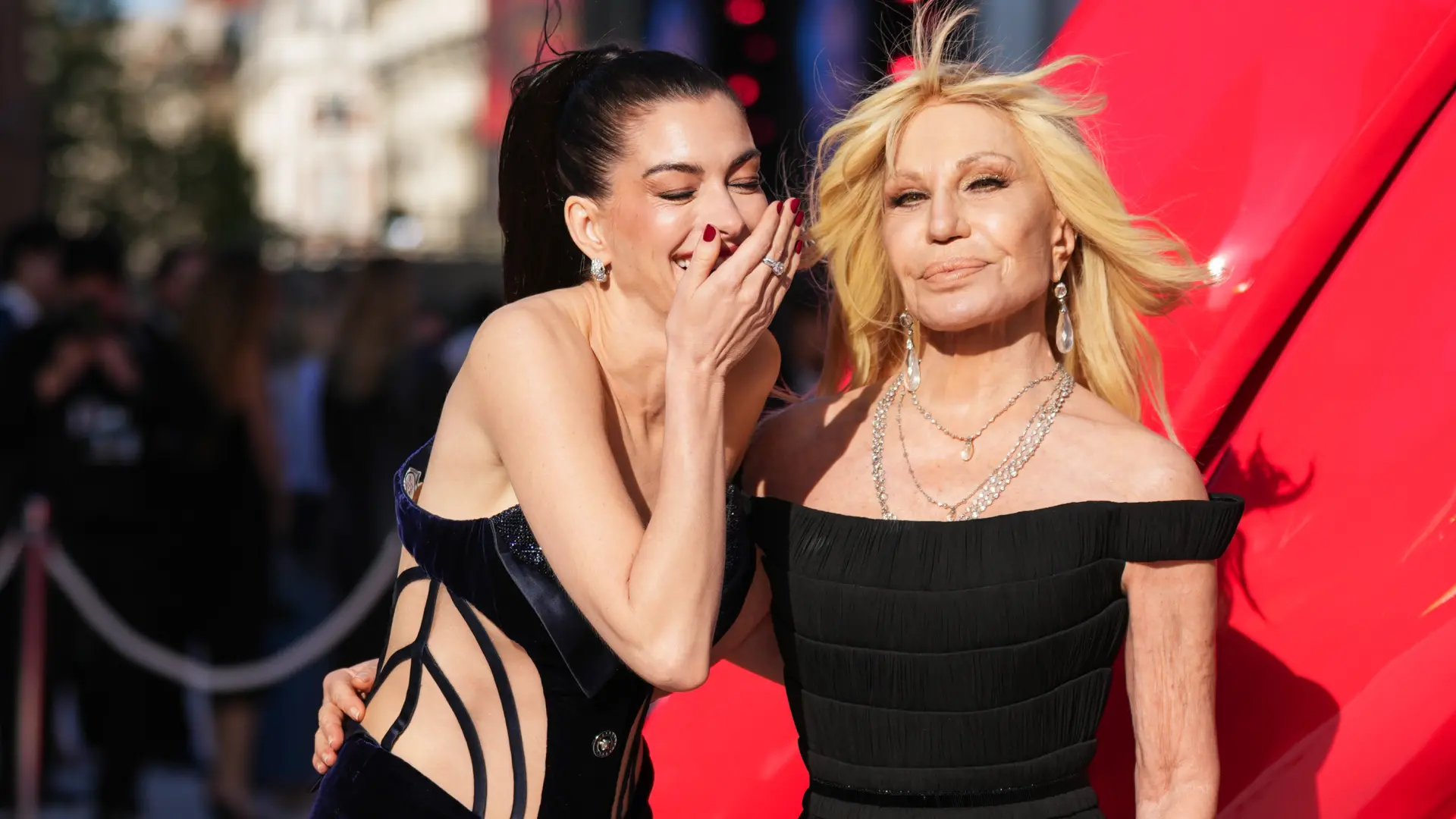 en hatavej donatela versaće Scott A GarfittInvisionAP File)-69f1c3193b129.webp