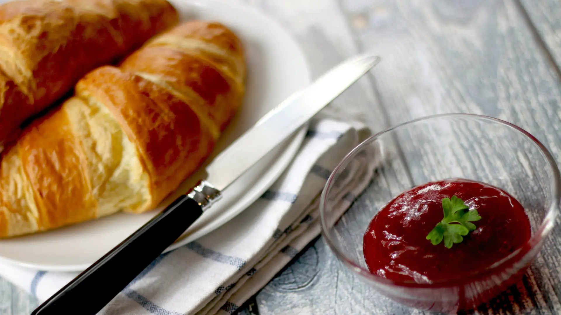 hrana doručak puter kigla kroasan džem namaz Pixabay-69edb46ed695e.webp