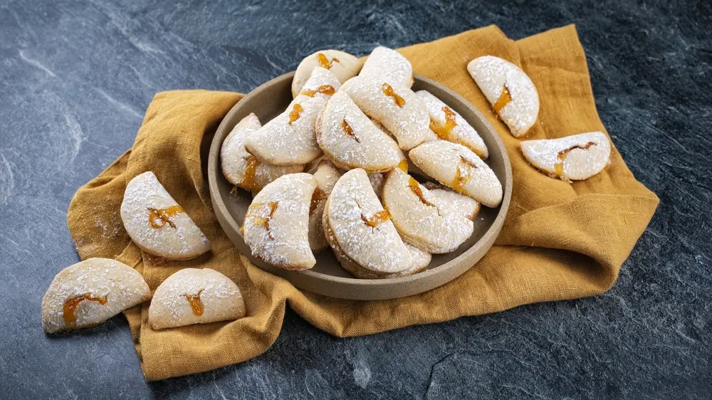 kolači, kolač sa džemom, prhki kolač, shutterstock-69ef163ecd9d0.webp