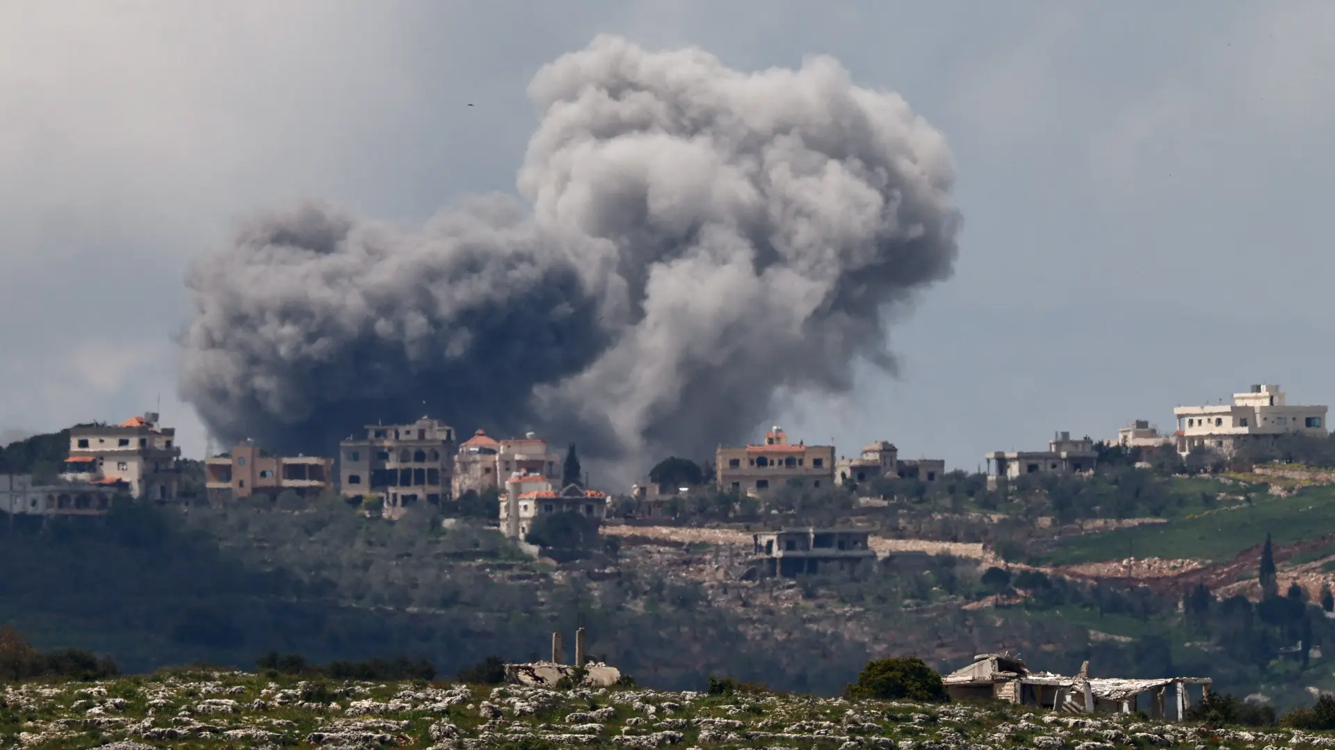 napad na liban REUTERSAmir Cohen-69da39f5d3b17.webp