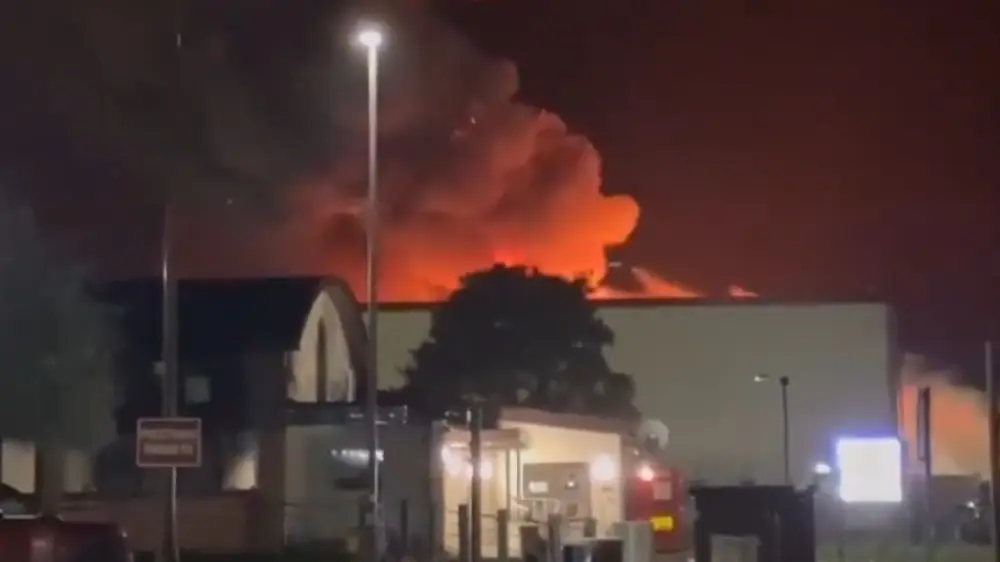 požar vojna baza Engleska x @Osinttechnical  Printscreen-69ede1d776274.webp