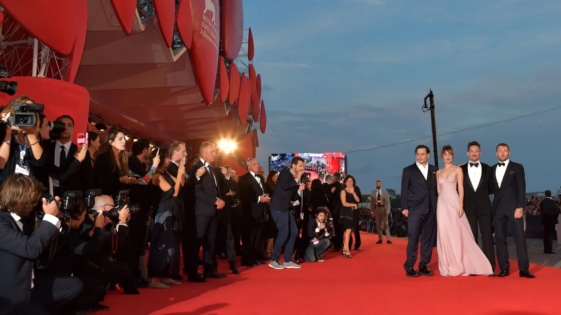 profimedia-0257572704 venecija italija venecijanski filmski festival u veneciji dakota džonson džoni dep-69eb5a98ad975.webp